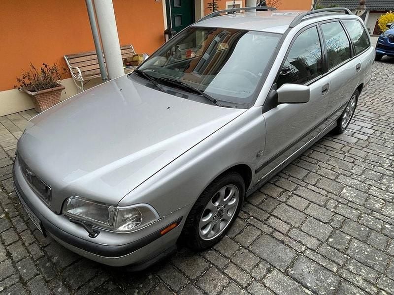 Brugt Volvo V40 95 HK (69 kW) 1999 Sølv Stationcar