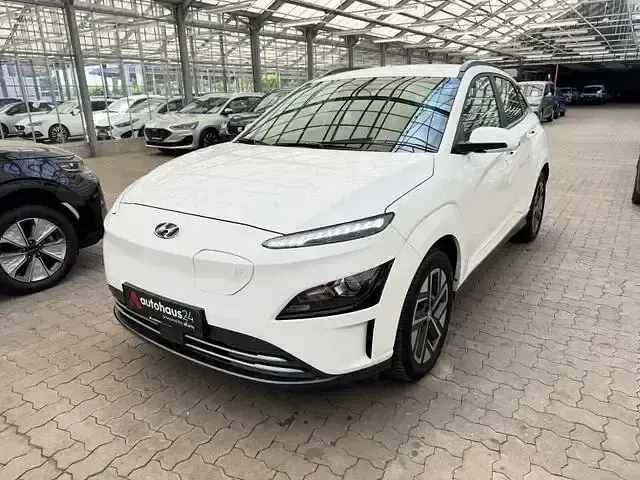 Gebraucht Hyundai Kona Select 100 kW (136 PS) 2022 Weiß SUV