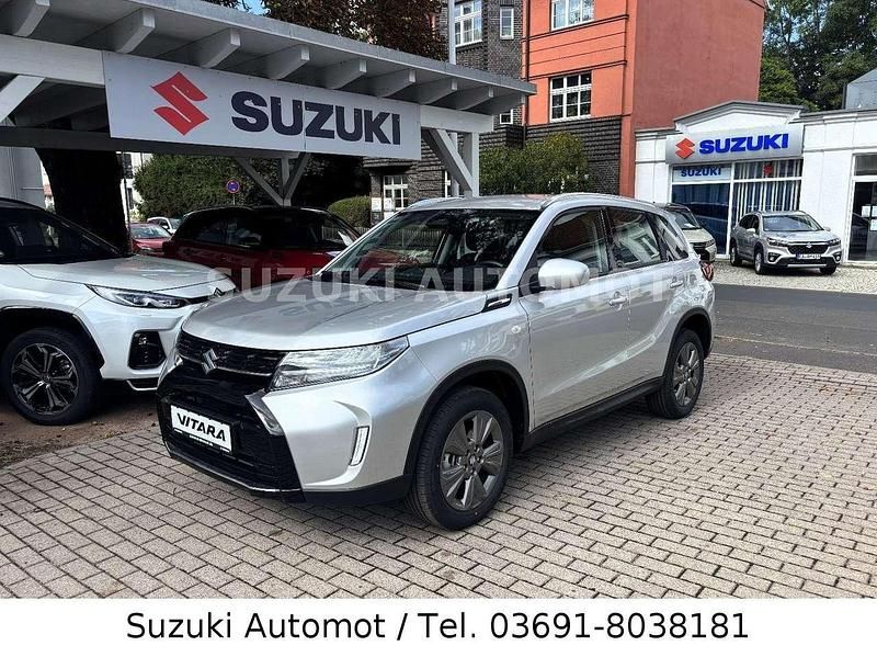 Silky silver Neu 2025 Suzuki Vitara Club SUV | 22.990 € (Fairer Preis) - Bild 1/4