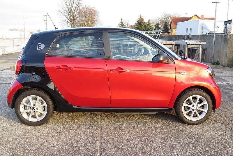 Gebraucht Smart ForFour Electric Drive 60 kW (82 PS) 2017 Schwarz Limousine