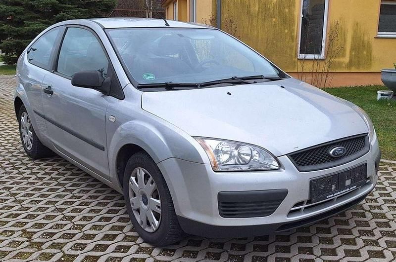 Gebraucht Ford Focus 80 PS (58 kW) 2005 Silber Limousine