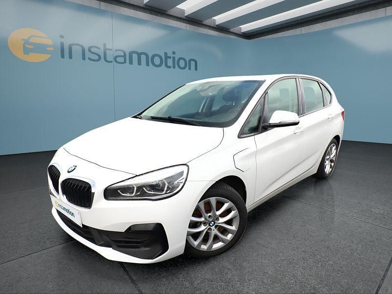 Weiß Gebraucht 2020 BMW 225 Active Tourer Van / Kleinbus | 20.099 € (Etwas zu teuer) - Bild 1/4
