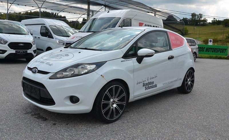 Gebraucht Ford Fiesta 68 PS (50 kW) 2010 Weiß Kleinwagen