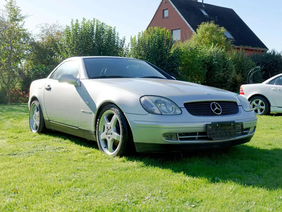 Gebraucht Mercedes SLK230 193 PS (141 kW) 1997 Silber Cabrio