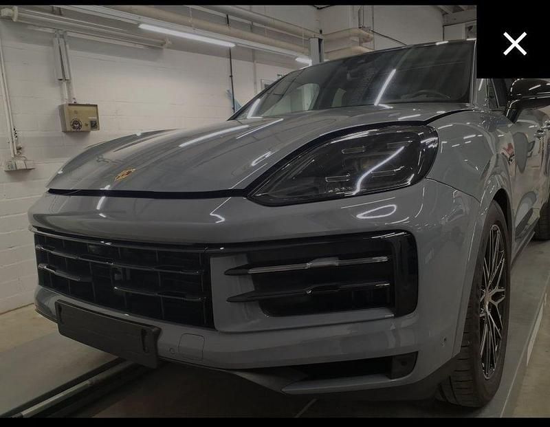 Grau Gebraucht 2023 Porsche Cayenne SUV | 91.790 € (Superpreis) - Bild 1/4