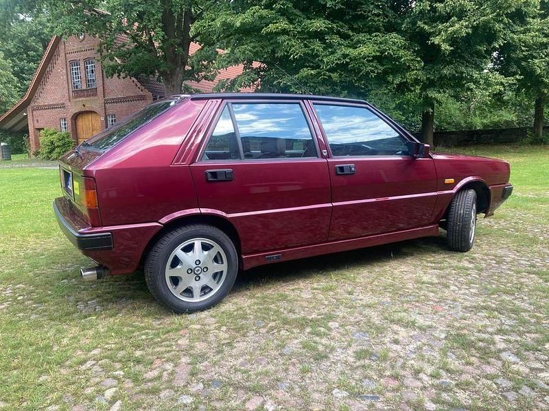 Gebraucht Lancia Delta 75 PS (55 kW) 1992 Rot Kleinwagen