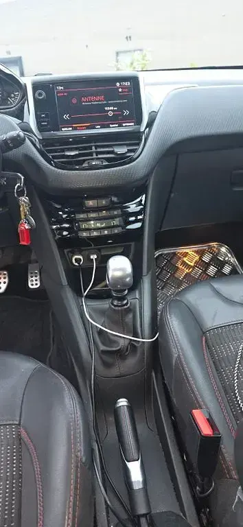 Gebraucht Peugeot 208 Allure 120 PS (88 kW) 2018 Weiß Kleinwagen