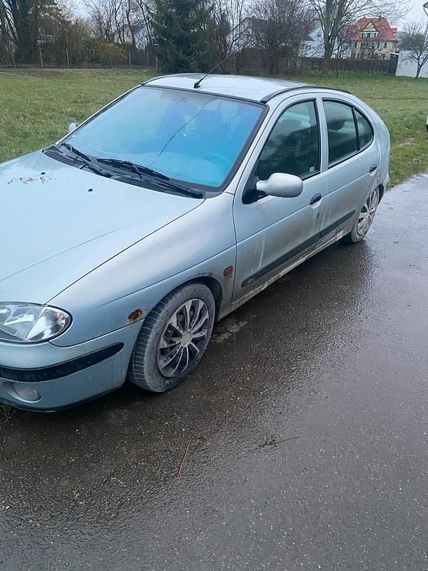 Gebraucht Renault Mégane 107 PS (78 kW) 2000 Silber Limousine