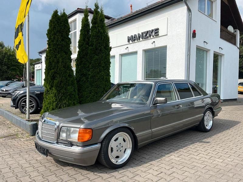 Braun Gebraucht 1988 Mercedes 560 Limousine | 19.990 € - Bild 1/4