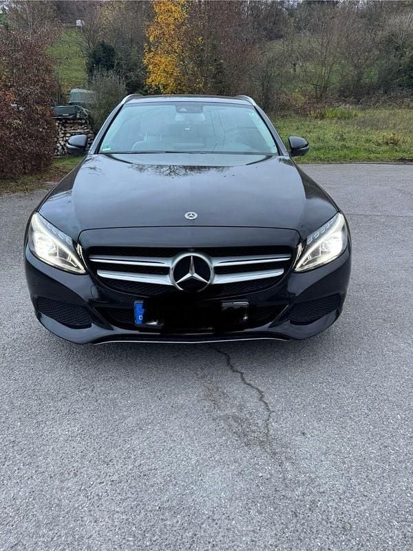 Schwarz Gebraucht 2018 Mercedes C250 Kombi | 17.600 € (Fairer Preis) - Bild 1/4