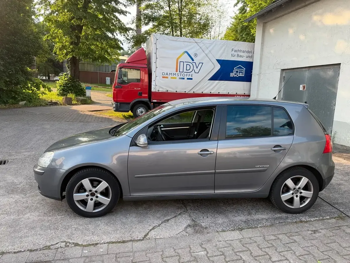 Second-hand VW Golf VI United 102 CP (75 kW) 2009 Gri Hatchback