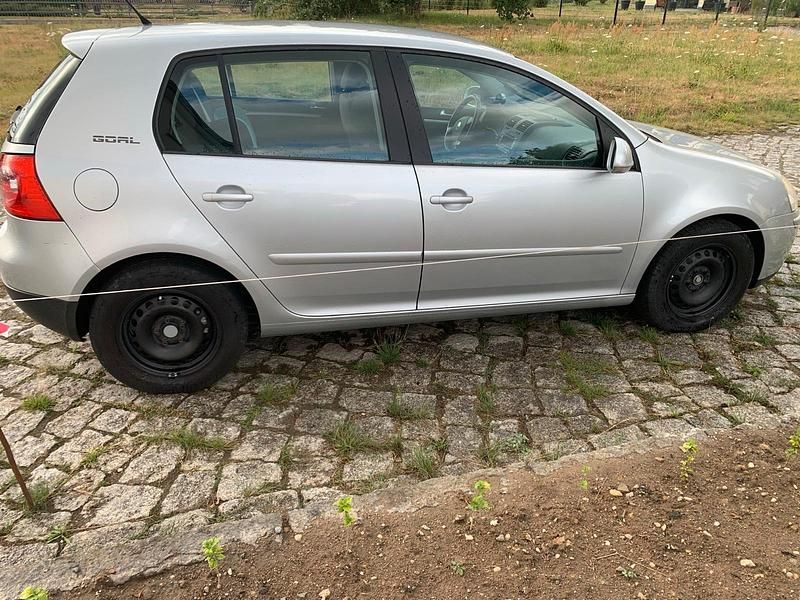 Gebraucht VW Golf V 105 PS (77 kW) 2006 Silber Kleinwagen