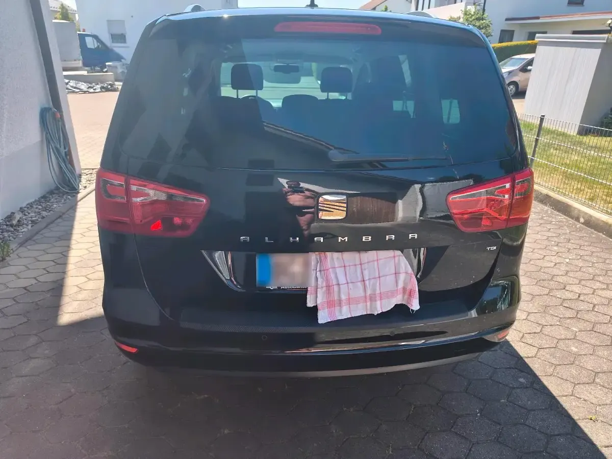Używany Seat Alhambra 140 KM (102 kW) 2014 Czarny Minivan