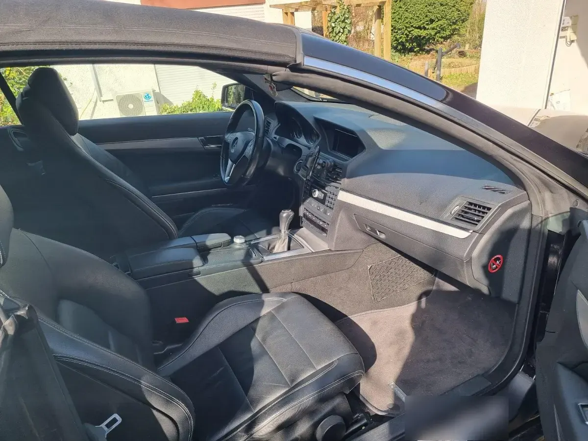 Second-hand Mercedes E200 184 CP (135 kW) 2011 Negru Cabrio