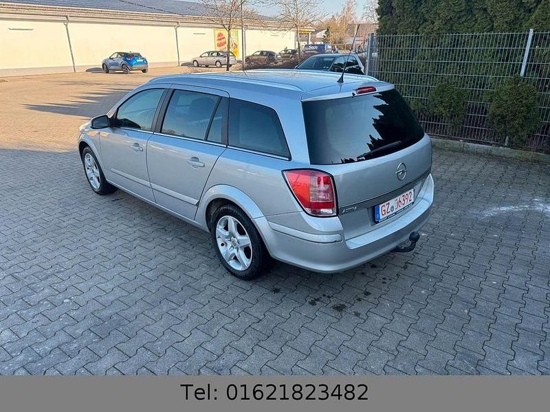 Gebraucht Opel Astra Innovation 116 PS (85 kW) 2008 Silber Limousine
