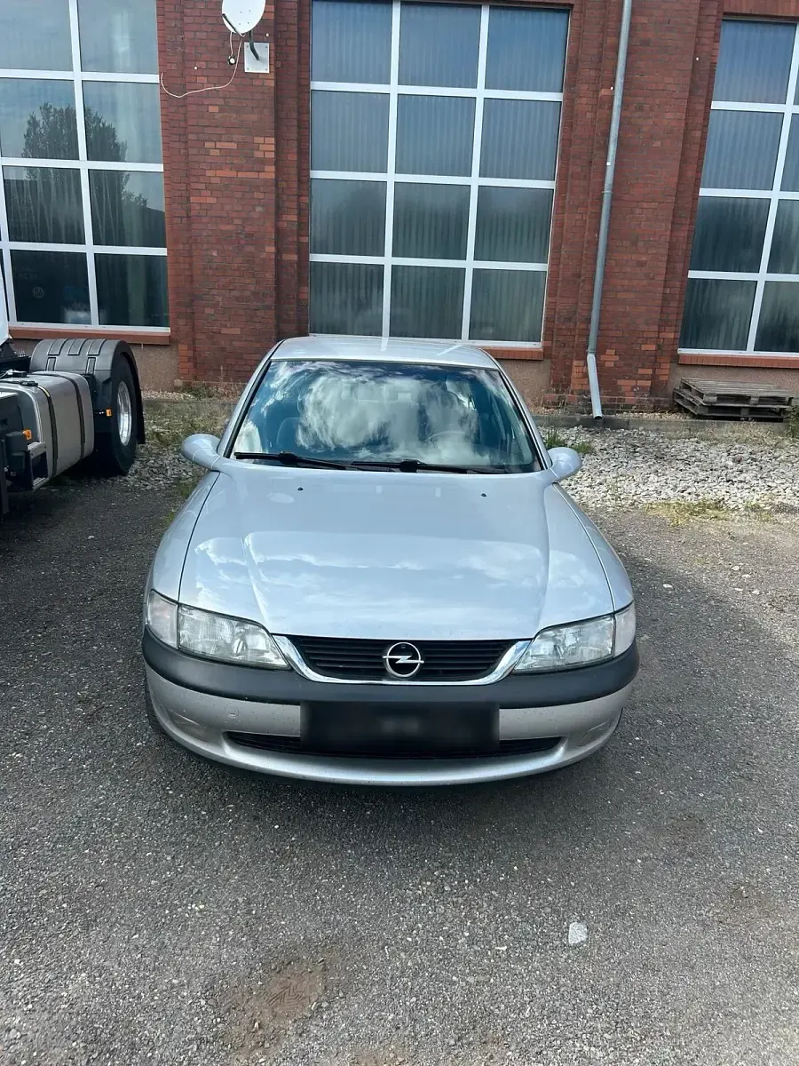 Gebraucht Opel Vectra 136 PS (100 kW) 1997 Silber Limousine