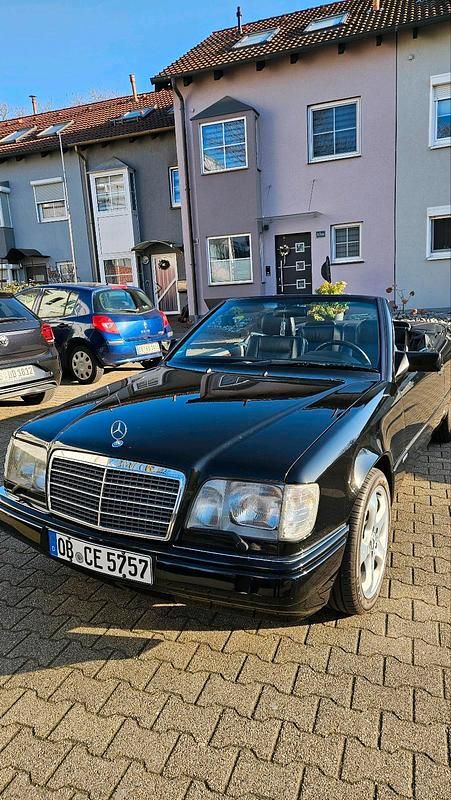 Gebraucht Mercedes E220 150 PS (110 kW) 1994 Schwarz Cabrio