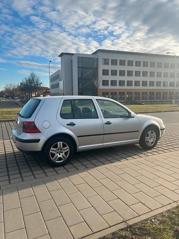 Gebraucht VW Golf IV 105 PS (77 kW) 2001 Silber Kleinwagen