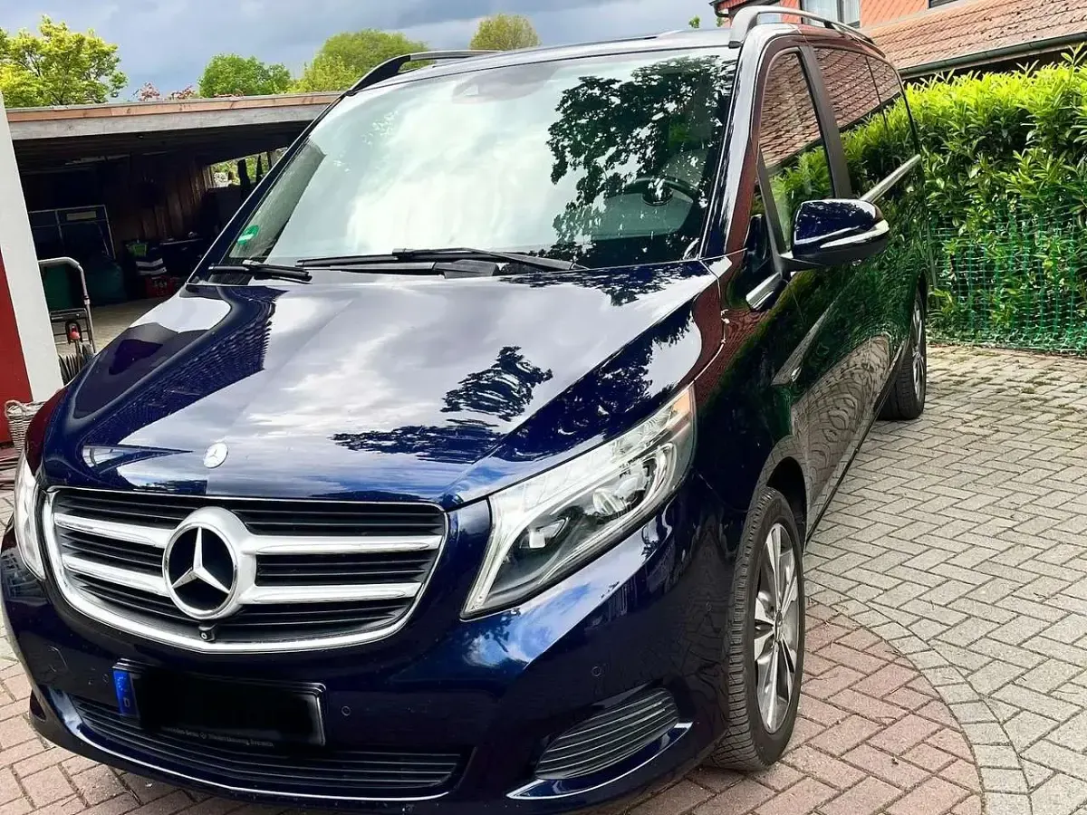 Gebraucht Mercedes V250 Avantgarde Edition 190 PS (139 kW) 2014 Blau Van / Kleinbus