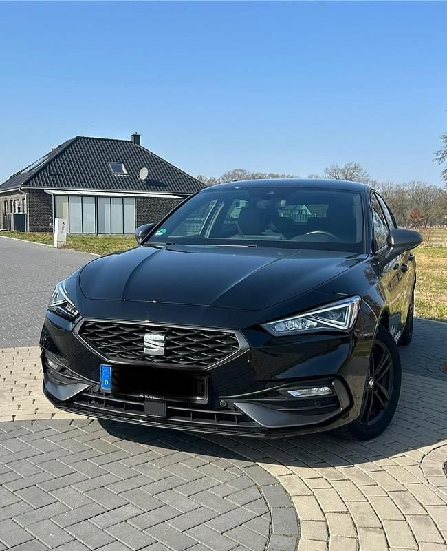 Schwarz Gebraucht 2022 Seat Leon FR Sport Limousine | 23.900 € (Fairer Preis) - Bild 1/4