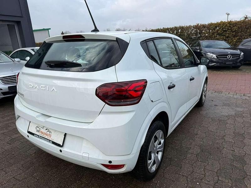 Gebraucht Dacia Sandero Essentiel 67 PS (49 kW) 2023 Gletscherweiss Kleinwagen