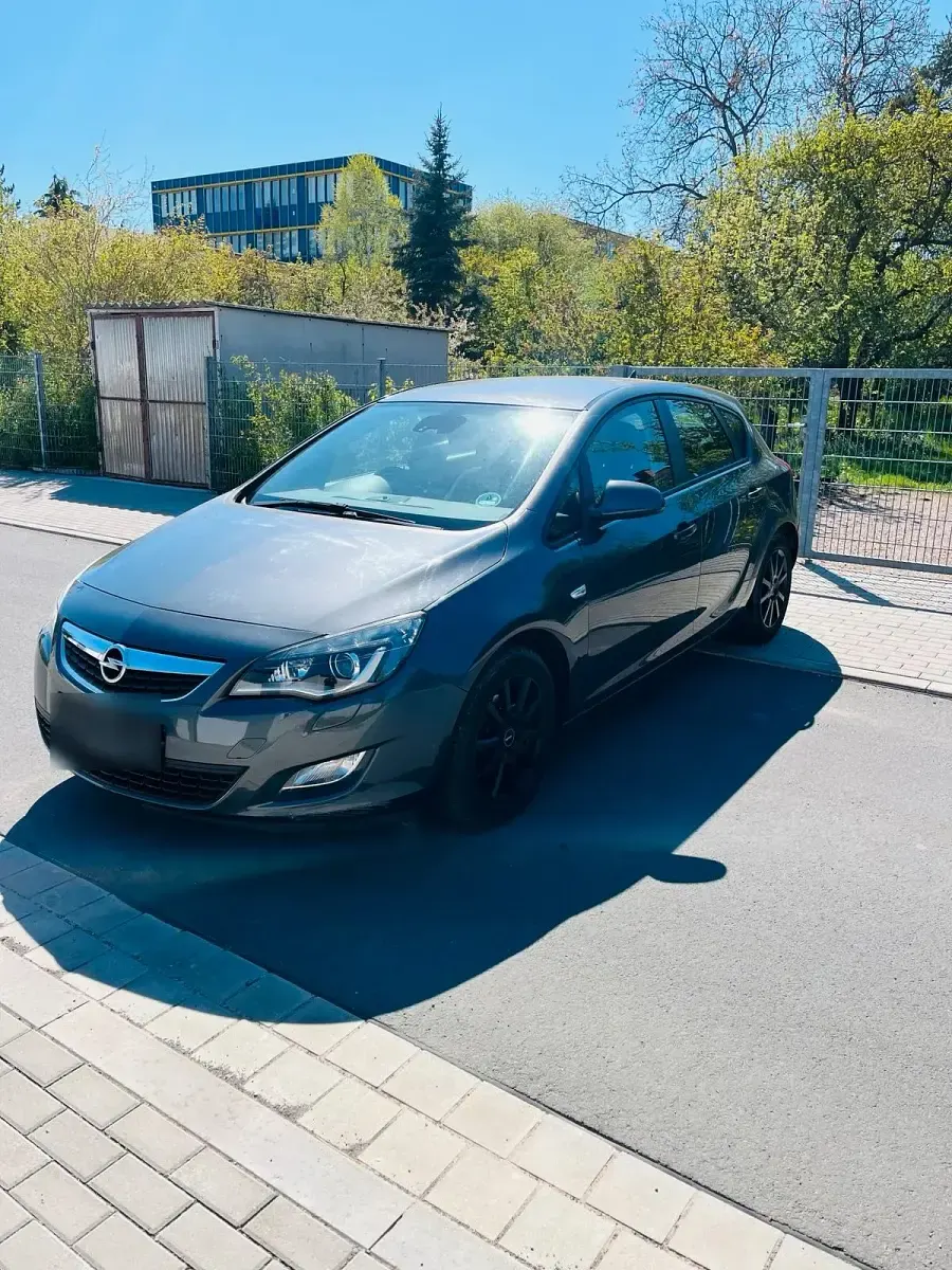 Gebraucht Opel Astra 116 PS (85 kW) 2010 Grau Limousine