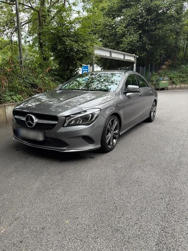 Grau Gebraucht 2018 Mercedes CLA200 Urban Limousine | 18.500 € (Guter Preis) - Bild 1/4