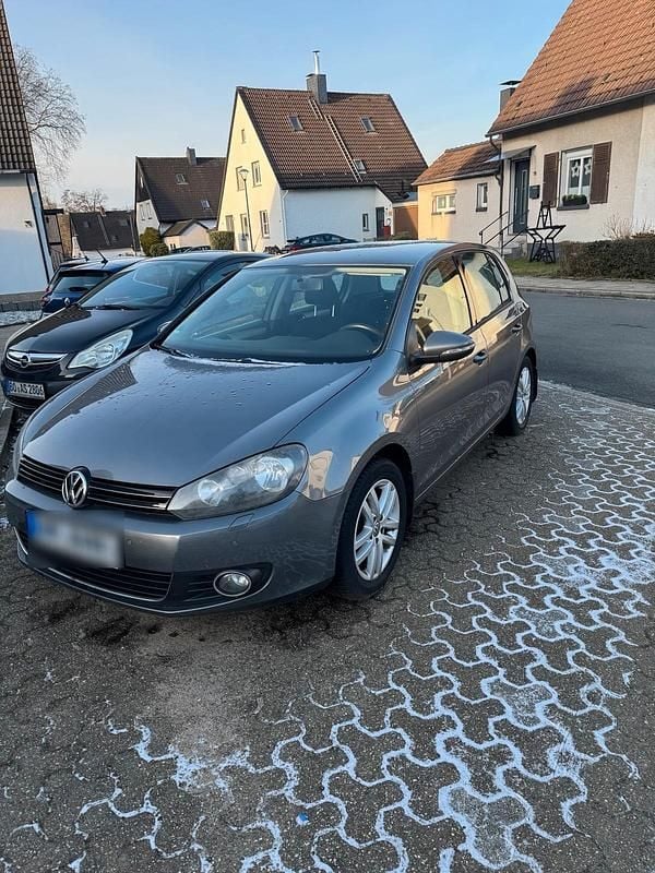 Grau Gebraucht 2011 VW Golf Highline Limousine | 4.200 € (Superpreis) - Bild 1/4