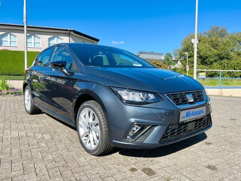 Grau Gebraucht 2023 Seat Ibiza FR Limousine | 19.480 € (Fairer Preis) - Bild 1/4