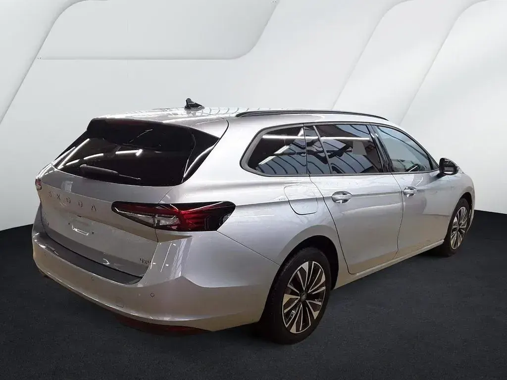 Gebraucht Skoda Superb Selection 265 PS (194 kW) 2025 Pebble silber Kombi