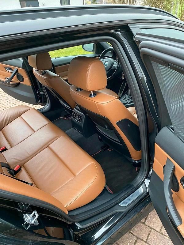 Gebraucht BMW 330 272 PS (200 kW) 2011 Schwarz Kombi