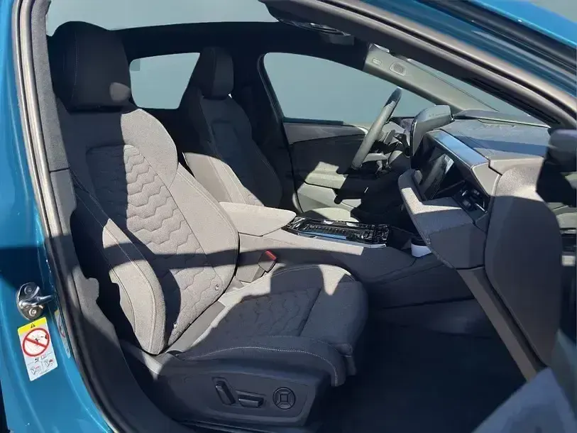 Używany Audi A6 e-tron 2025 Niebieski Sedan/Limuzyna