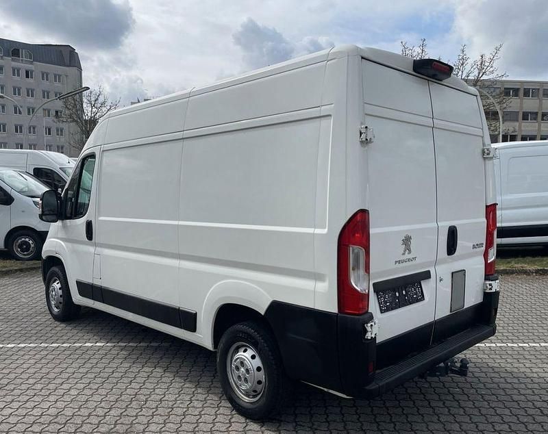 Gebraucht Peugeot Boxer 131 PS (96 kW) 2019 Weiß Van