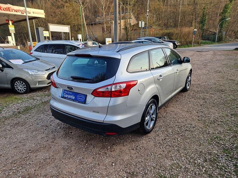 Gebraucht Ford Focus 101 PS (74 kW) 2014 Silber Kombi