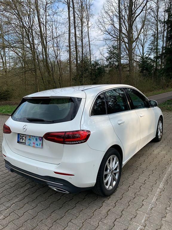 Gebraucht Mercedes B220 190 PS (139 kW) 2019 Weiß Van / Kleinbus