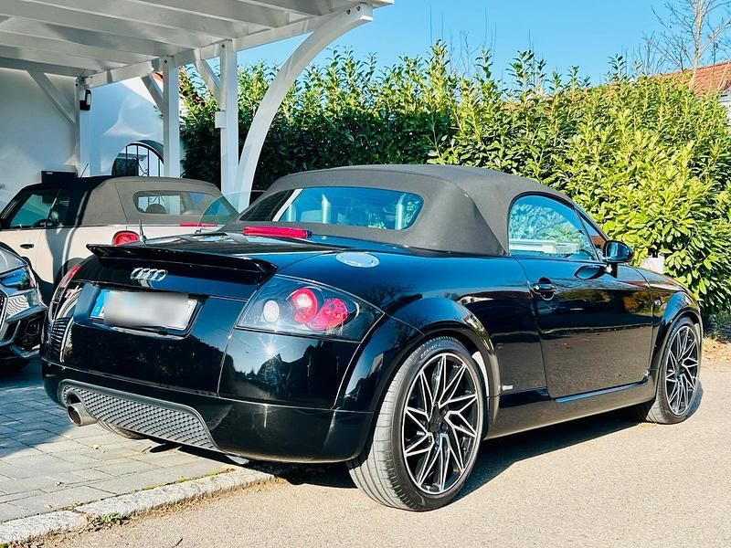 Schwarz Gebraucht 2002 Audi TT Roadster Cabrio | 10.899 € - Bild 1/4