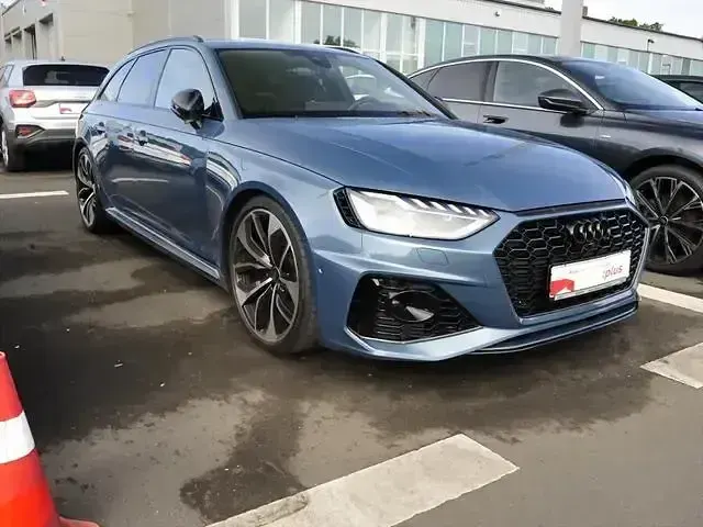 Gebraucht Audi RS4 Ambiente 470 PS (345 kW) 2023 Individuallackierungen audi exclusive Kombi