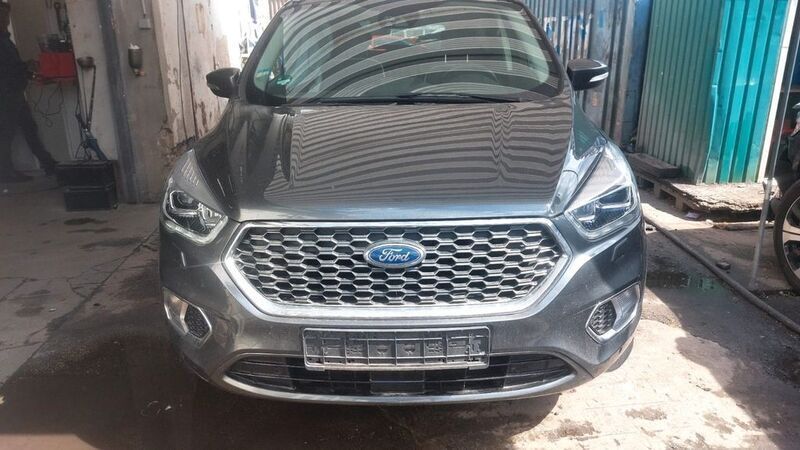 Grau Gebraucht 2018 Ford Kuga Vignale SUV | 14.900 € - Bild 1/4