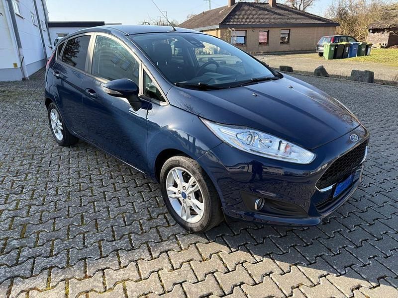 Gebraucht Ford Fiesta Celebration 101 PS (74 kW) 2017 Blau Limousine