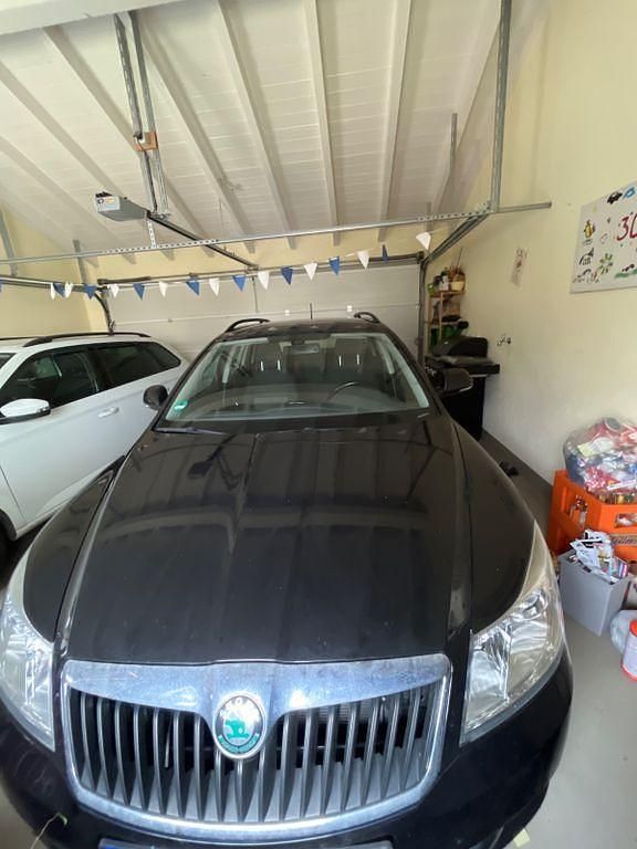 Gebraucht Skoda Octavia Active 105 PS (77 kW) 2012 Schwarz Kombi