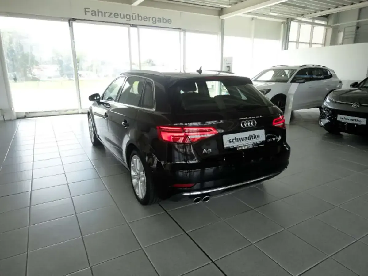 Gebraucht Audi A3 Sportback Design 150 PS (110 kW) 2018 Mythosschwarz metallic Kleinwagen