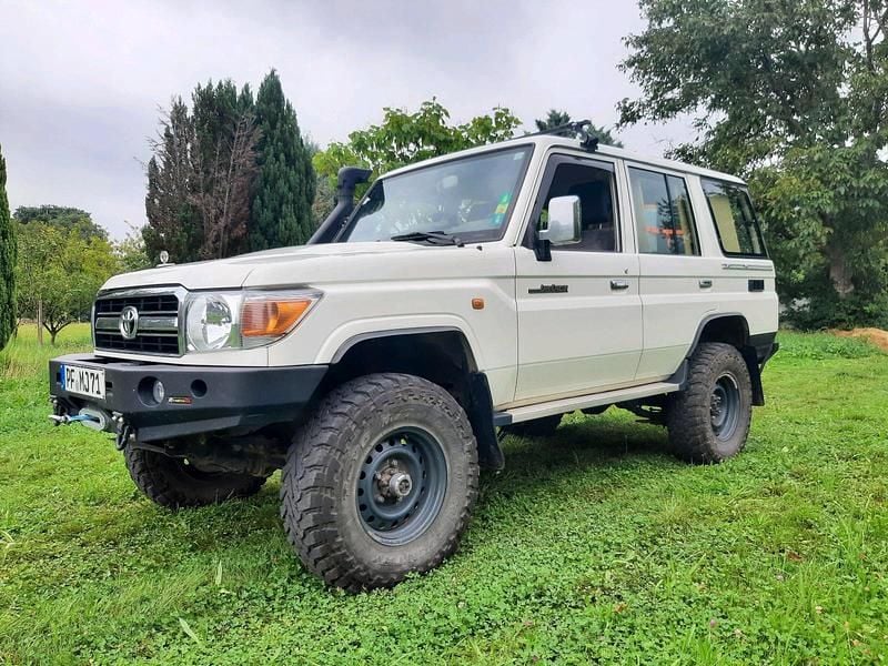 Gebraucht 2019 Toyota Land Cruiser SUV | 43.000 € - Bild 1/4