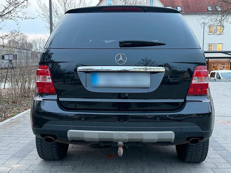Gebraucht Mercedes ML320 224 PS (164 kW) 2007 Schwarz SUV
