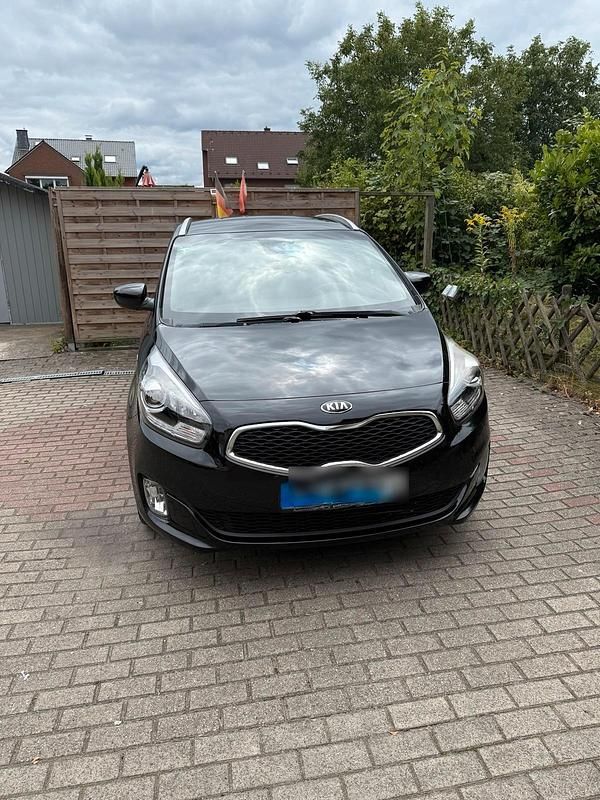 Schwarz Gebraucht 2015 Kia Carens Van / Kleinbus | 10.900 € (Fairer Preis) - Bild 1/4