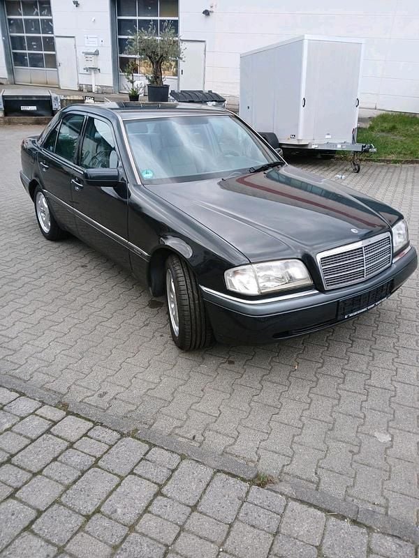 Gebraucht Mercedes C180 122 PS (89 kW) 1995 Andere farben Limousine