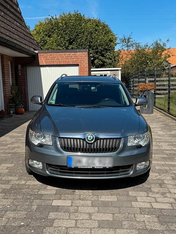 Silber Gebraucht 2010 Skoda Superb Kombi | 6.000 € (Guter Preis) - Bild 1/4