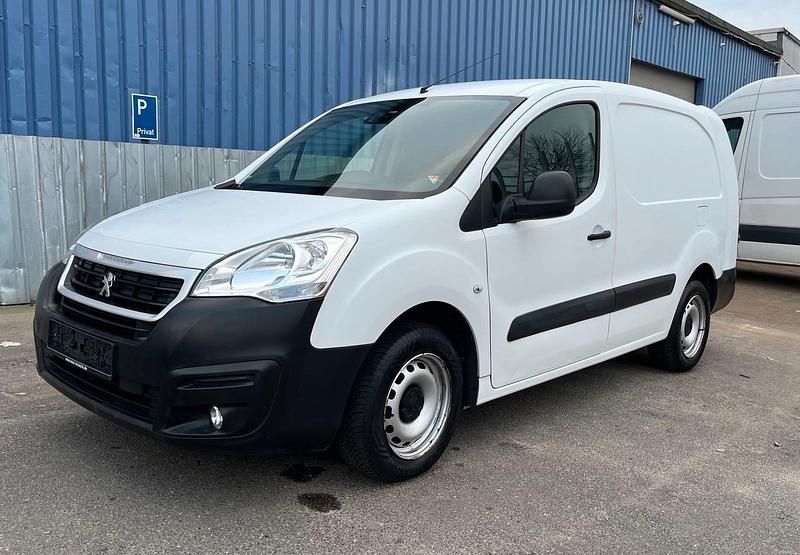 Gebraucht Peugeot Partner 99 PS (72 kW) 2017 Weiß Van / Kleinbus