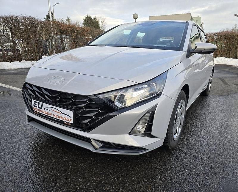 Neu Hyundai i20 90 PS (66 kW) 2026 Grau Kleinwagen
