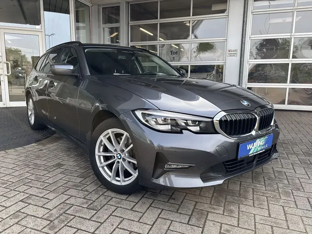 Gebraucht BMW 320 Advantage 190 PS (139 kW) 2020 Grau Kombi