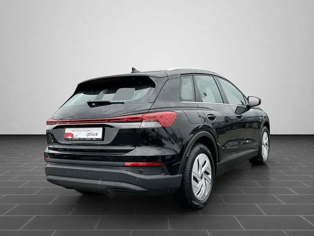 Gebraucht Audi Q4 e-tron Basis 125 kW (170 PS) 2022 Mythosschwarz metallic (metallic) SUV